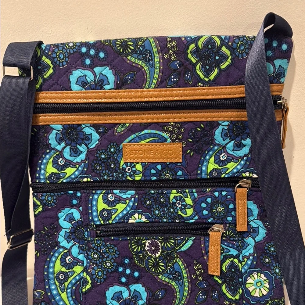 Stone & Co. Adjustable Strap Crossbody Bag - Picture 3 of 10